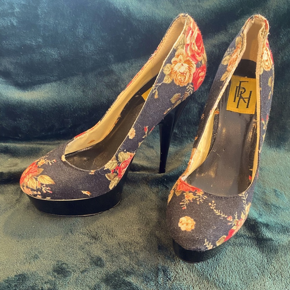 RARE Fahrenheit FRH Sexy Floral Stiletto Black High Heels 7.5
